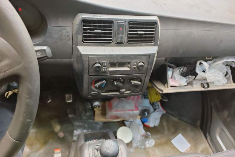 Used Wuling Rongguang 2012 1.2L Extended Basic Version LJY Audio And AC Panel