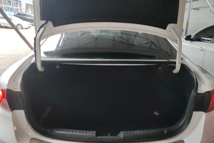 Used Mazda Atenza 2015 2.0L Blue Sky Luxury Edition Trunk