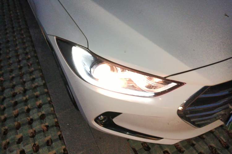 Used Hyundai Elantra (6th Generation / Lingdong) 2016 1.6L Automatic ZhiXuan – Elite Version Right Front Headlight