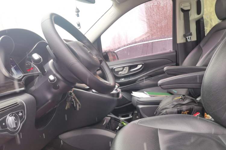 Used Mercedes-Benz V-Class 2017 V 260 Avantgarde Edition