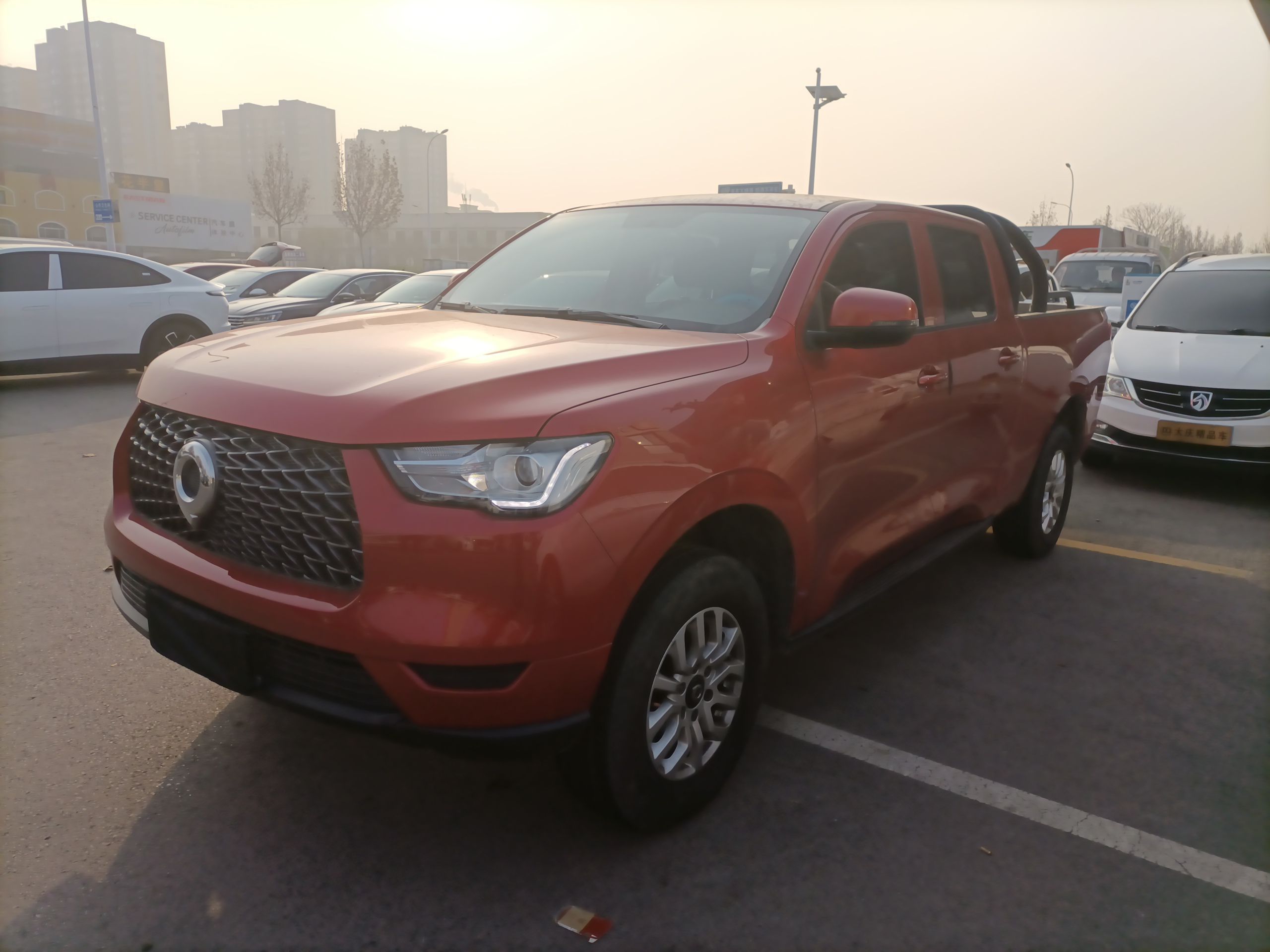 تحت مقدمة السيارة