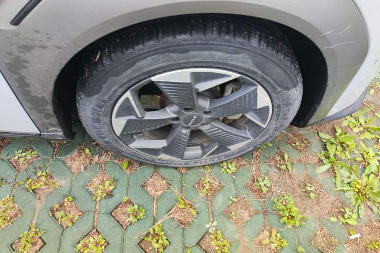 Used AION Y 2022 70 Intelligent Edition Lithium Iron Phosphate Right Front Wheel Hub