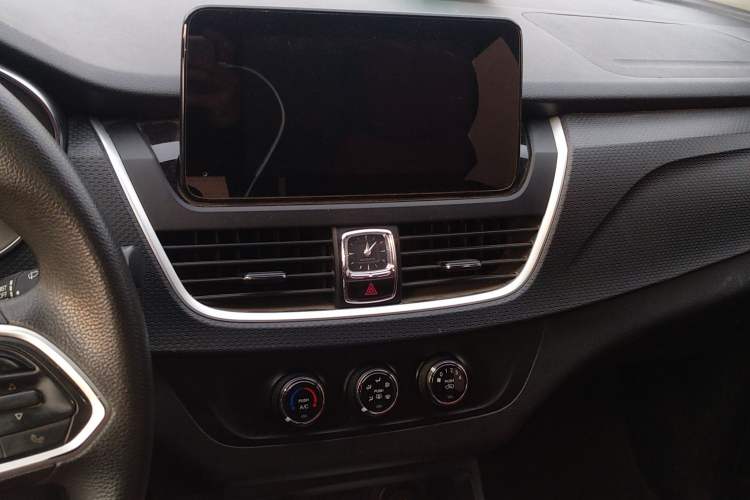 Used Baojun 730 2019 1.5L Manual Fashion Model 7-seater National V