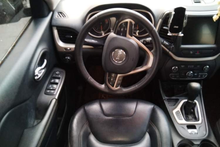 Used Jeep Cherokee 2017 2.0L Superior Edition