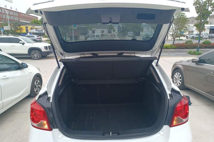 Used Chevrolet Cruze 2015 Hatchback 1.6L Manual Comfort Edition