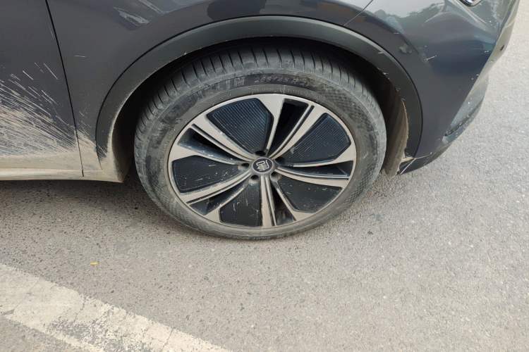 Used BYD Tang New Energy 2022 DM-p 215 km All-Wheel-Drive Deluxe Model Right Front Wheel Hub