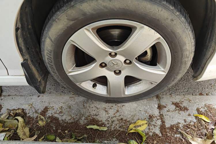 Used Peugeot 308 2014 Enjoy Edition Classic 1.6L Manual YouShang Model Right Front Wheel Hub