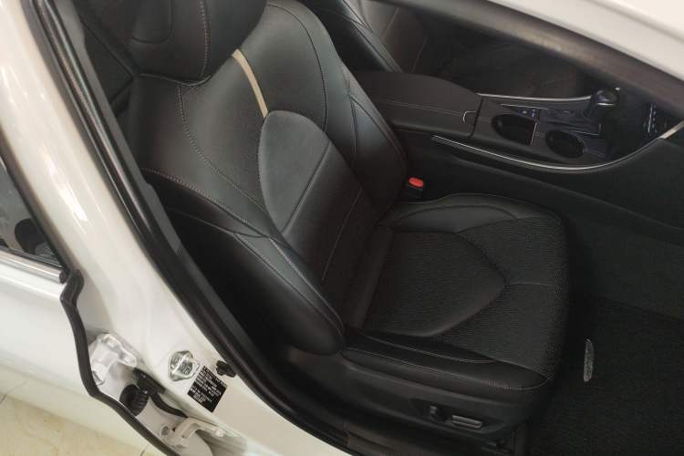 Used Toyota Avalon 2022 2.5L Luxury Edition Right Front Seat