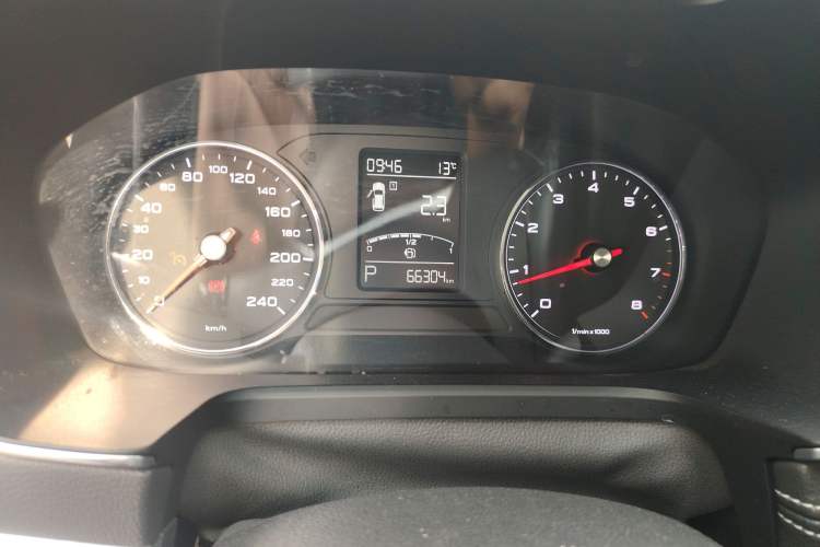 Used Roewe RX5 2016 20T Two-Wheel Drive Automatic Internet Smart Edition
