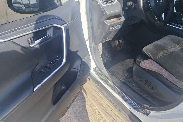 Used Toyota RAV4 2020 2.0L CVT Two-Wheel Drive Prestige Edition