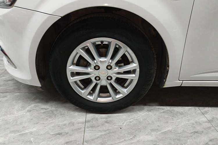 Used Chevrolet Aveo Sonic 2014 Hatchback 1.4SE AT Comfort Edition
