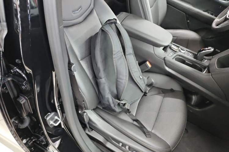 Used Cadillac XT5 2021 2.0T Two-Wheel Drive Luxury Version Right Front Seat