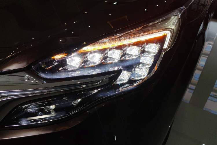 Used Buick GL8 2021 ES Landtrek 653T Comfort Edition