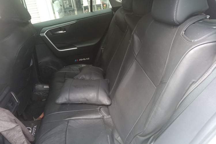 Used Toyota RAV4 2023 Dual-Engine 2.5L E-CVT Two-Wheel Drive Elite Plus Edition Left Rear Seat