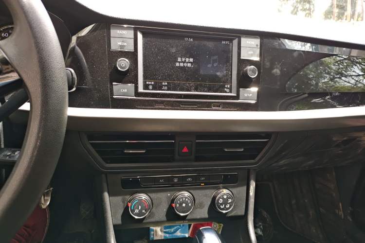 Used Volkswagen Lavida 2018 1.5L Automatic Comfort Edition China V Standard Audio And AC Panel