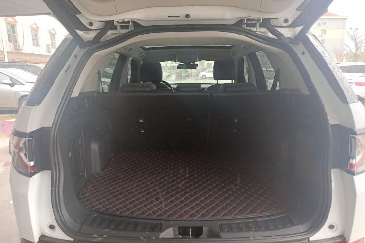 Used Land Rover Discovery Sport 2018 240 PS SE Version Trunk