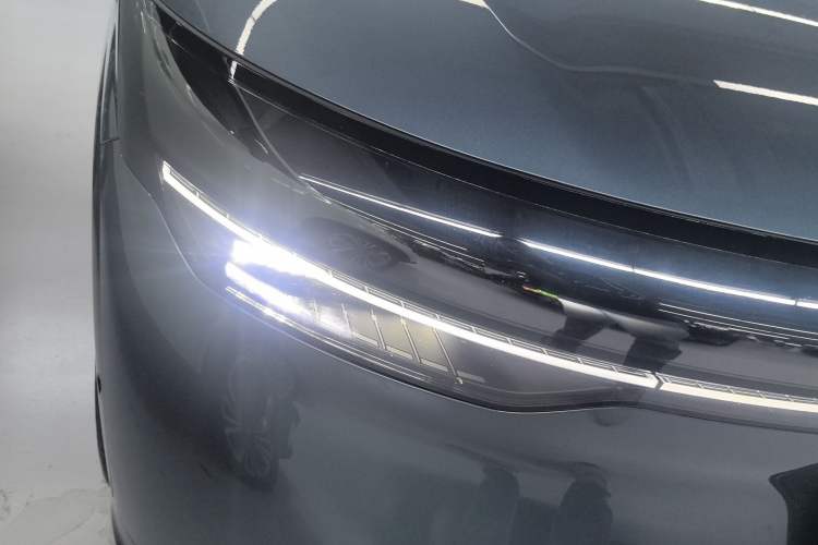 Used Zeekr 7X 2025 100 kWh Long-Range Rear-Wheel Drive with Intelligent Driving Features Exterior 3