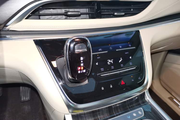 Used Buick GL8 2023 Land Executive Class Deluxe Model
