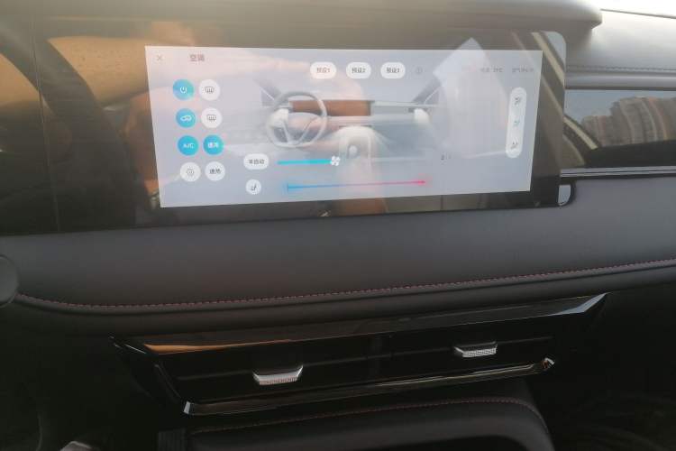 Used Roewe i5 2023 1.5L CVT Luxury Edition Audio And AC Panel