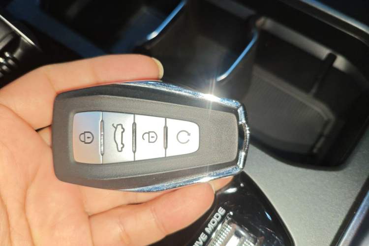 Used Geely Auto Haoyue L 2025 2.0T DCT Luxury Edition