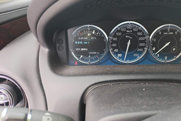 Used Jaguar XJ 2014 XJL 3.0 SC Two-Wheel-Drive Panoramic Business Edition Odometer Close Up