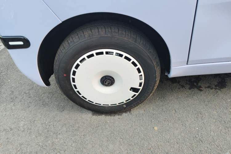 Used Chery QQ Ice Cream 2025 155km Sundae Edition Left Front Wheel Hub