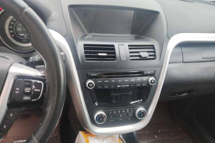 Used Bestune X80 2013 2.0L manual luxury version Audio And AC Panel