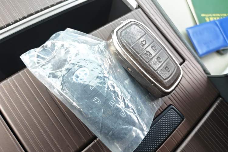 Used Toyota Granvia 2023 2.5L Hybrid Luxury Edition Vehicle Key