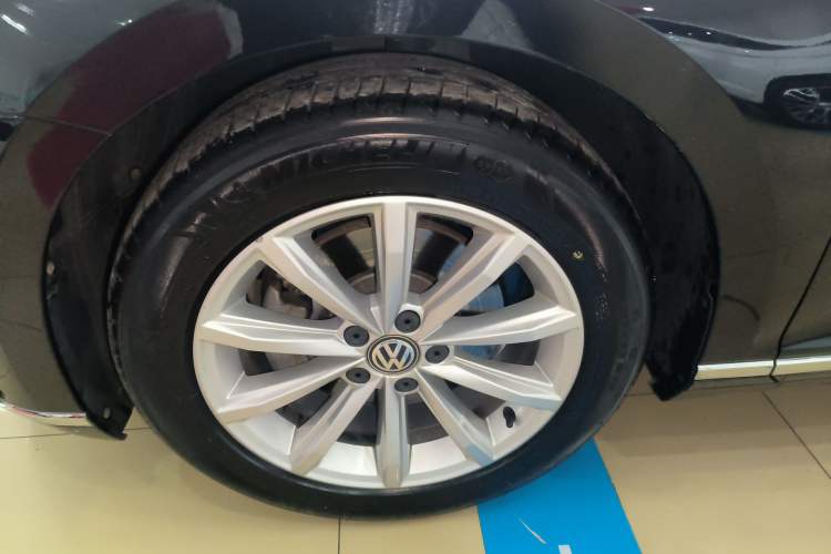 Used Volkswagen Magotan 2019 330TSI DSG Leading Model China VI Standard Left Front Wheel Hub