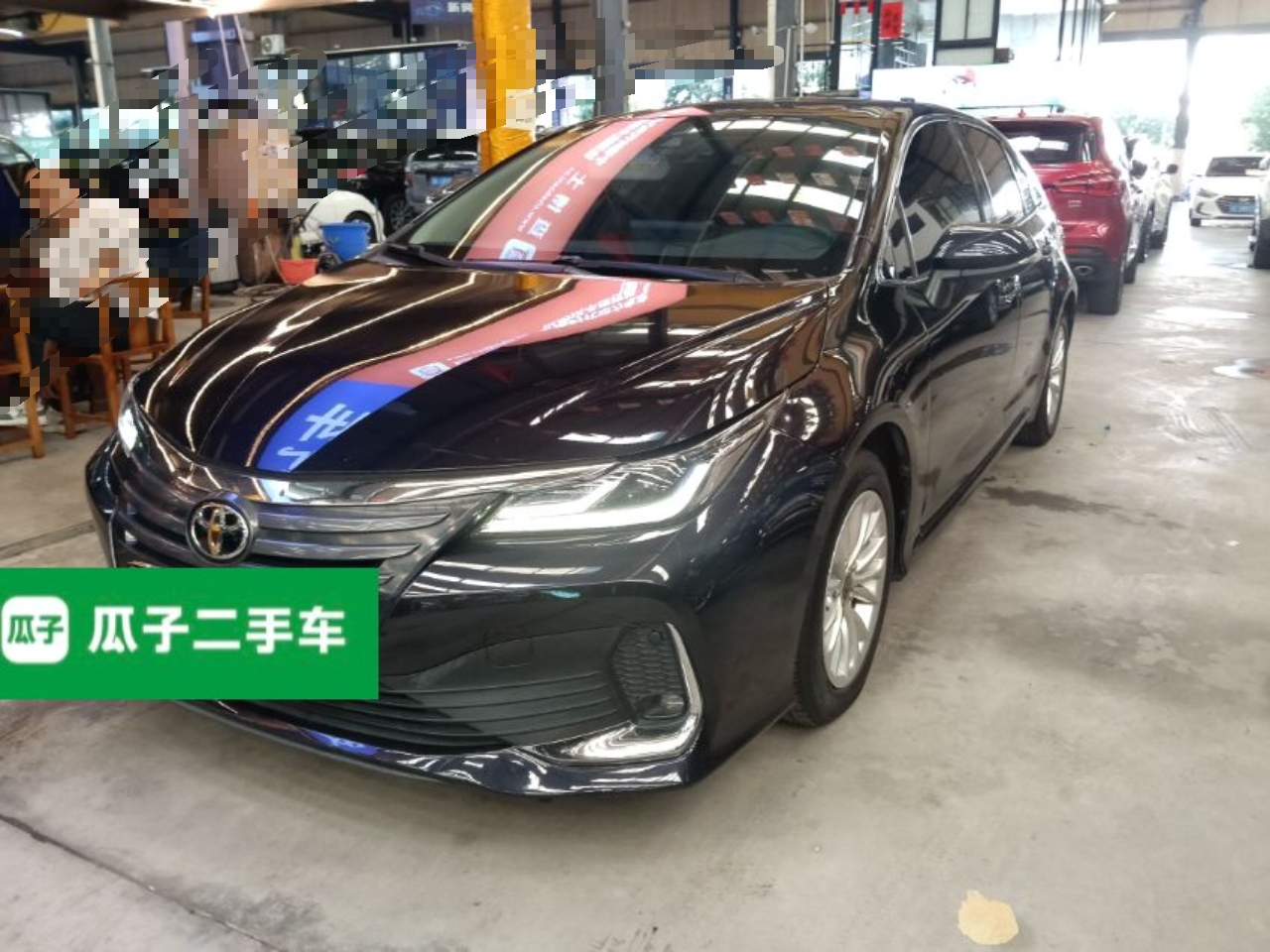 تحت مقدمة السيارة