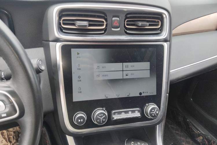 Used Lynk & Co 01 2017 2.0T Two-Wheel Drive Pro Edition Audio And AC Panel