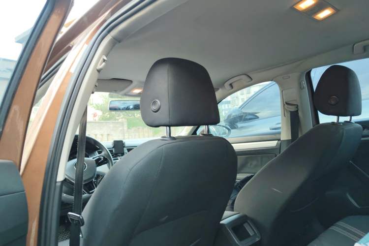 Used Volkswagen Lamando 2015 230TSI DSG Fashion Edition Headliner