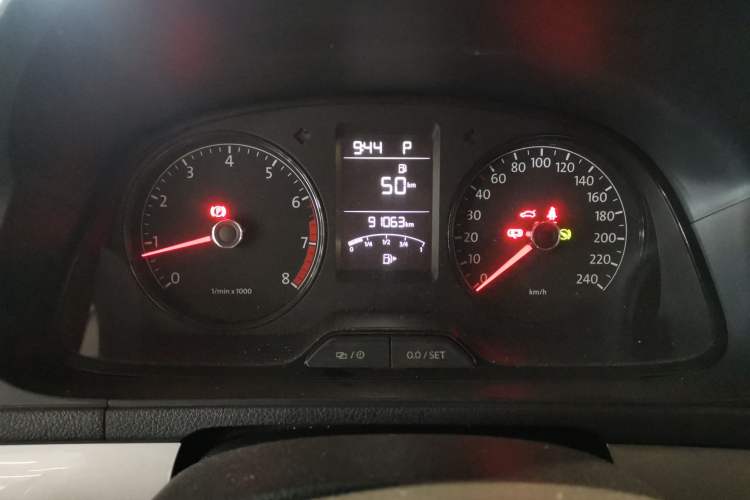 Used Volkswagen Lavida 2013 Revised Classic 1.6L Automatic Fashion Edition Instrument Cluster