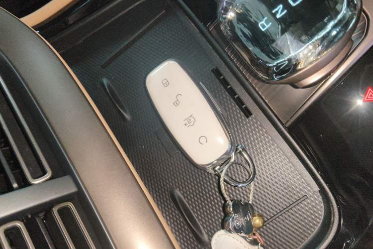 Used Denza D9 2022 DM-i 970 Four-Wheel Drive Prestige Model Vehicle Key