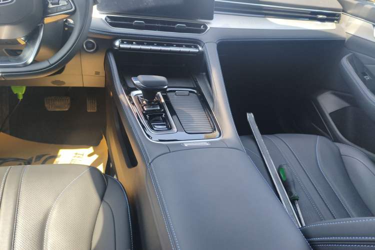 Used Geely Auto Preface 2026 Model Oriental Yao 1.5TD Fuyao Edition Gear Lever