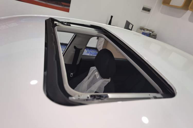 Used Roewe i5 2026 Model 1.5L CVT Luxury Version
