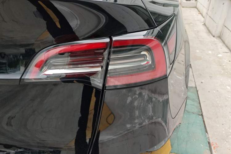 Used Tesla Model Y 2023 Rear-Wheel-Drive Version Right Rear Taillight