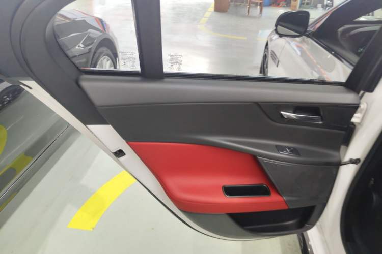 Used Jaguar XE 2015 2.0T 200 PS R-Sport