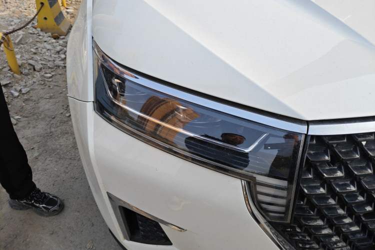 Used Venucia Star 2021 260T Automatic 48V Mild Hybrid Turbocharged Star Achieve Edition Right Front Headlight