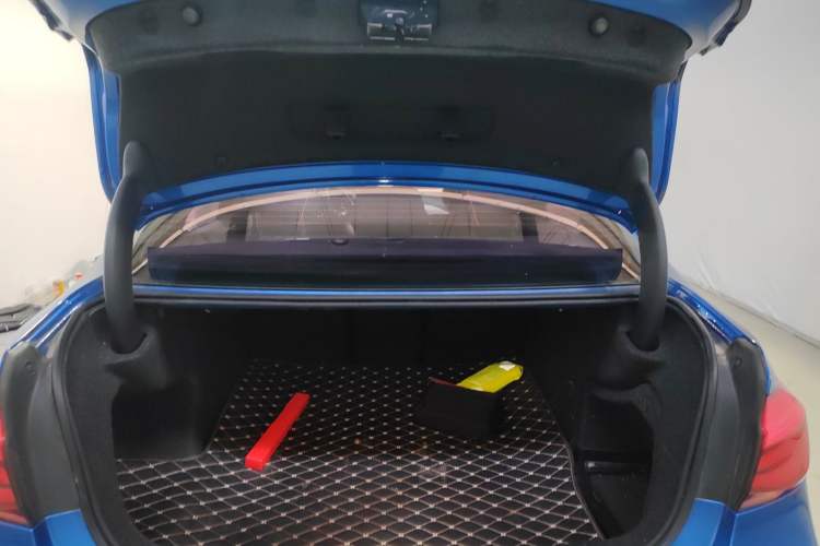 Used BMW 3 Series 2018 320i M Sport Package Trunk