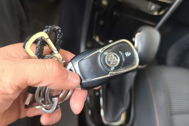 Used Buick Encore 2017 18T Automatic Two-Wheel Drive Urban Fashion Model
