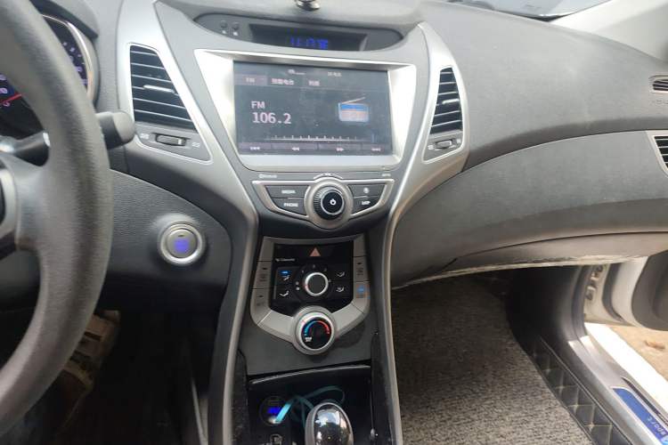 Used Hyundai Elantra (5th Generation / Langdong) 2016 1.6L Automatic Prestige Model Audio And AC Panel