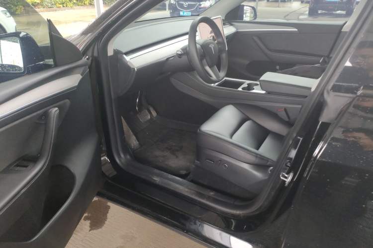 Used Tesla Model Y 2023 Rear-Wheel-Drive Version
