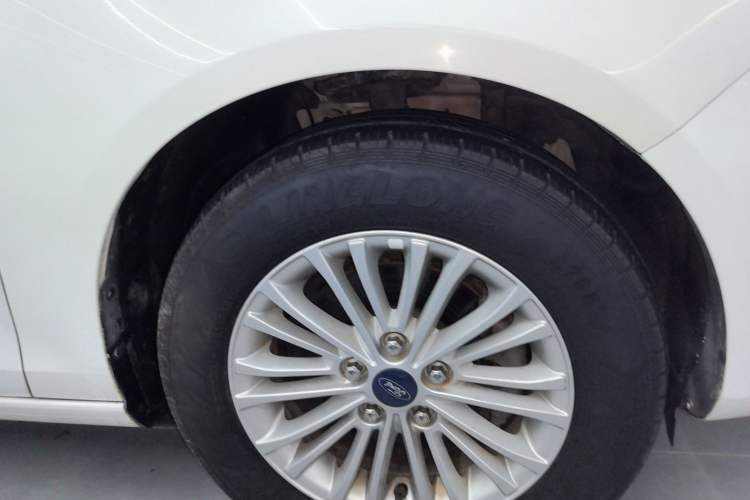 Used Ford Escort 2015 1.5L Automatic Comfort Edition Right Rear Wheel Hub