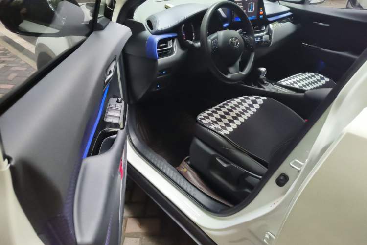 Used Toyota C-HR 2018 2.0L Leading with Sunroof China VI Standard
