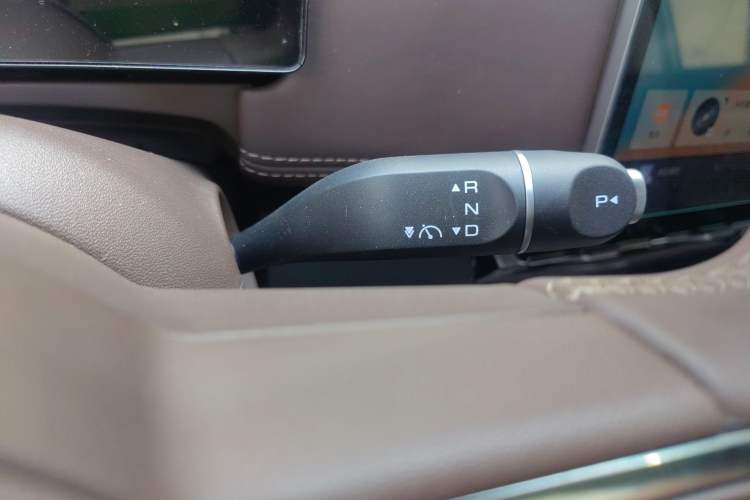 Used Wuling Starlight 730 2025 Model Plug-in Hybrid 125km Luxury Edition
