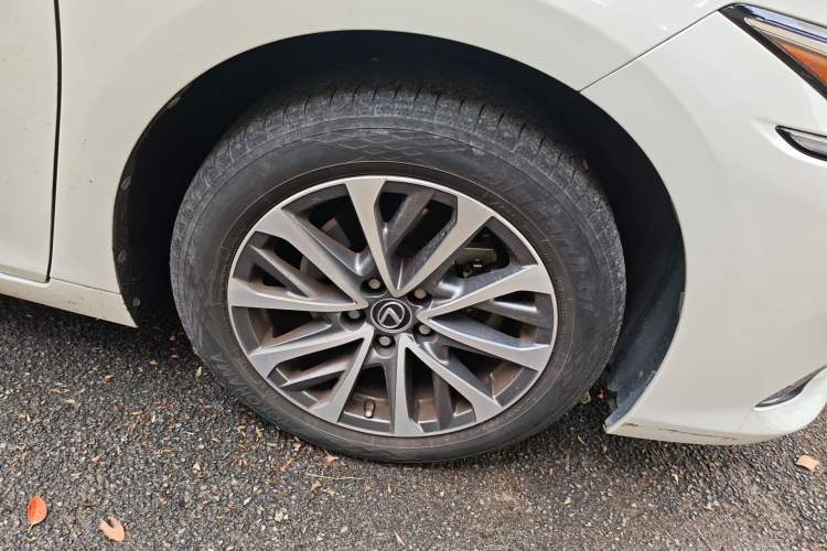 Used Lexus ES 2022 200 Excellence Edition
