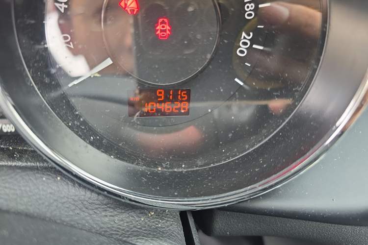 Used Peugeot 3008 2015 1.6THP Roland Garros Edition Odometer Close Up