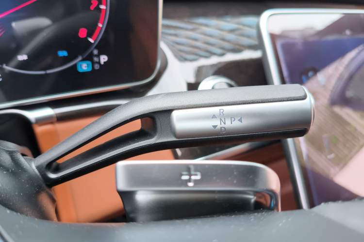 Used Mercedes-Benz S-Class 2023 Updated S 400 L Luxury Edition Gear Lever