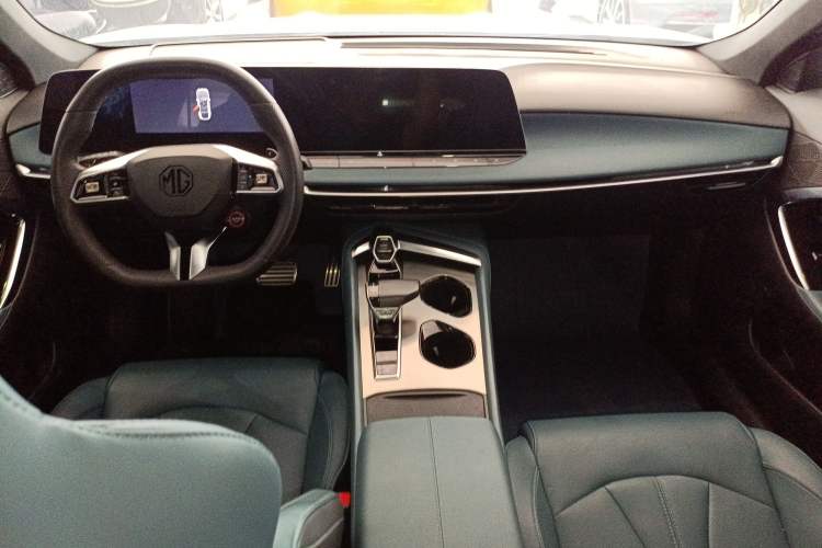 Used MG 7 2023 1.5T DCT Luxurious Supreme Edition Center Console